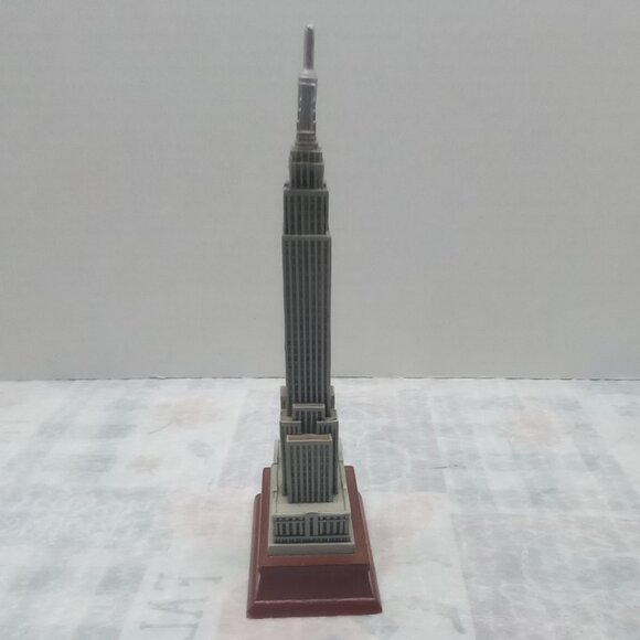 Empire State Building Miniature Model – Iconic NYC Decor - Picture 4 of 8